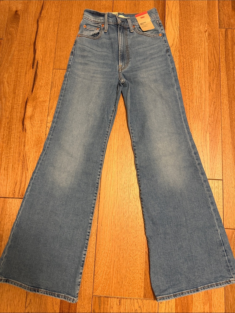 Levi’s Ribcage Bell Jeans NWT Super High Rise Size 25 x 32